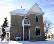 Façade principale - du nord de la maison McKinney, région de Boissevain, 2005; Historic Resources Branch, Manitoba Culture, Heritage and Tourism, 2005