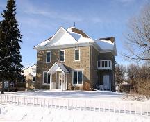 Façade principale - du sud de la maison McKinney, région de Boissevain; Historic Resources Branch, Manitoba Culture, Heritage and Tourism, 2005