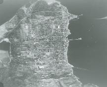 Vue aérienne montrant le plan quadrillé de l'arrondissement historique de St. Andrews.; Energy, Mines and Resources Canada, National Air Photo Library/Énergie, Mines et Ressources Canada, Photothèque nationale de l'air, A 20294-3.