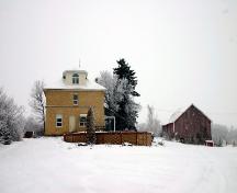 Façade principale - du sud du Homestead Armstrong, région de Boissevain, 2005; Historic Resources Branch, Manitoba Culture, Heritage and Tourism, 2005