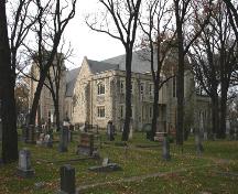 Façades secondaires - du nord-est de l'église cathédrale de Saint John, Winnipeg, 2005; Historic Resources Branch, Manitoba Culture, Heritage and Tourism, 2005