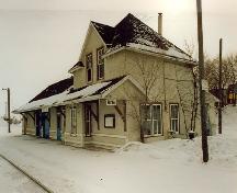 Corner view of the Former Canadian Northern Railway Station, showing both the front and side façades, 1991.; Parks Canada Agency/Agence Parcs Canada, Murray Peterson, 1991.