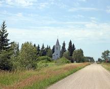 Vue contextuelle - de l'est de l'église luthérienne St. Paul's Evangelical, région de Moosehorn, 2006; Historic Resources Branch, Manitoba Culture, Heritage and Tourism 2006