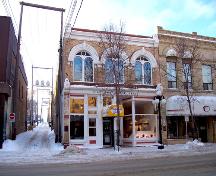 Vue de la façade principale (nord) de l'édifice LaPlont, Brandon, 2004; Historic Resources Branch, Manitoba Culture, Heritage & Tourism, 2005
