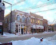 Vue de l'édifice LaPlont  - vers l'ouest sur l'avenue Rosser, Brandon, 2004; Historic Resources Branch, Manitoba Culture, Heritage & Tourism, 2005