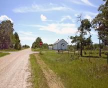Vue contextuelle - du nord de l'école Hilbre, Hilbre, 2006; Historic Resources Branch, Manitoba Culture, Heritage and Tourism, 2006