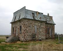 Façades principales - du nord-est de la maison Menarey, région de Cartwright, 2006; Historic Resources Branch, Manitoba Culture, Heritage and Tourism, 2006