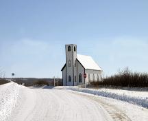 Contextual view, from the south, of Shellmouth United Church, Shellmouth, 2006; Historic Resources Branch, Manitoba Culture, Heritage and Tourism, 2006