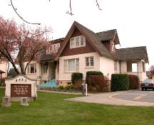 Exterior view of Saanich War Memorial Health Centre.; Derek Trachsel, District of Saanich, 2004.