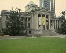 Corner view of the Former Vancouver Law Courts, showing one of the two massive granite stair entrances, 1991.; Parks Canada Agency/ Agence Parcs Canada, 1991.