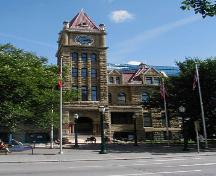 View of the front elevation of the Calgary City Hall, 2004.; Parks Canada Agency/ Agence Parcs Canada, 2004.