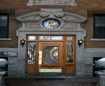Entrance detail of the Rothesay Apartments, Winnipeg, 2006; Historic Resources Branch, Manitoba Culture, Heritage and Tourism, 2006