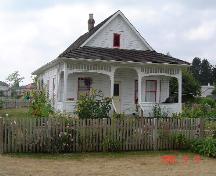 Exterior view of the Lamb/Stirling House, August 2003.; Township of Langley, Julie MacDonald, 2003.