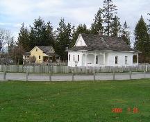 Context view of the Lamb/Stirling House with its neighbour the Harrower House.; Township of Langley, Julie MacDonald, 2004.