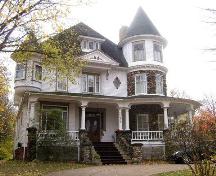 Front elevation, 177 Victoria Street East, Amherst, NS, 2007.; Heritage Division, NS Dept of Tourism, Culture and Heritage, 2007