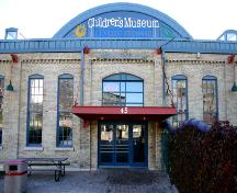 Main entrance, from the west, of the Northern Pacific and Manitoba Railway Repair Shop, Winnipeg, 2005; Historic Resources Branch, Manitoba Culture, Heritage and Tourism, 2005