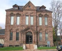 Main elevation, 54 Victoria Street East, Amherst, NS, 2007.; Heritage Division, NS Dept of Tourism, Culture and Heritage, 2007
