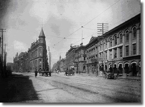 Historic view of the building – c. 1895