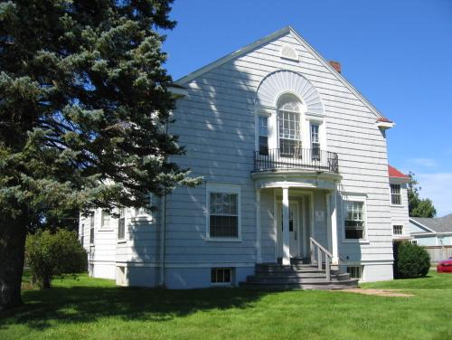 Showing south elevation