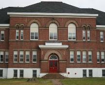 Detail of front facade, 30 Hickman Street, Amherst, NS, 2007.; Heritage Division, NS Dept of Tourism, Culture and Heritage, 2007