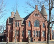 Side elevation, 66 Victoria Street East, Amherst, NS, 2007.; Heritage Division, NS Dept of Tourism, Culture and Heritage, 2007