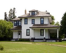 Façade principale - du sud-est de la Maison de ferme-pilote, Killarney, 2005; Historic Resources Branch, Manitoba Culture, Heritage and Tourism, 2005