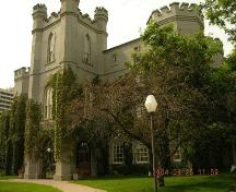 North east view showing the entrance to the Middlesex County Court House. – 2004; OHT, 2004