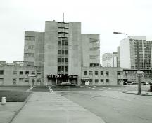 Vue de la façade de l'ancienne gare ferroviaire de la Toronto, Hamilton & Buffalo Railway, 1990.; Parks Canada Agency/Agence Parcs Canada, Shannon Ricketts, 1990.