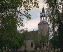 Vue en angle de l'église anglicane St. Andrew's, 1992.; Parks Canada Agency / Agence Parcs Canada, 1992.