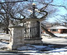 Contextual view, from the northeast, of the east half of the gates at East Gate, Winnipeg, 2006; Historic Resources Branch, Manitoba Culture, Heritage and Tourism, 2006