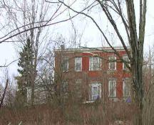 La façade avant de la maison; Norma Stewart