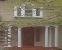 Entrée principale; Norma Stewart