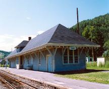 General view of the VIA Rail/Canadian National Railways Station, showing a façade, 1993.; Cliché Ethnotech inc., 1993.