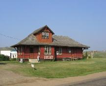 View west at former trackside of the station (station formerly sat on the opposite side of the railroad tracks), 2004; Government of Saskatchewan, Lisa Dale-Burnett, 2004.