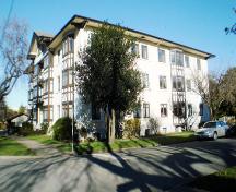 Exterior view of Hampton Court; City of Victoria, 2007