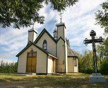 Façades principales - du sud-ouest de l'église catholique ukrainienne St. Michael's, Olha, 2006; Historic Resources Branch, Manitoba Culture, Heritage and Tourism, 2006