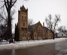 Context view from the north of the Knox Presbyterian Church, Neepawa, 2005; Historic Resources Branch, Manitoba Culture, Heritage & Tourism 2005
