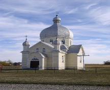 Front view of the St. John the Baptist Ukrainian Greek Catholic Church featuring the onion-shaped dome, 2003.; Government of Saskatchewan, J. Bisson, 2003