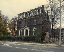 General view of the George Brown House National Historic Site of Canada, showing the front façade, 1983.; Agence Parcs Canada / Parks Canada Agency, 1983.