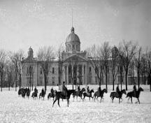53rd Battery, Lieut. Patterson, Calvary in Front on frontenac County Courthouse - 1916; Archives of Ontatio, 1916