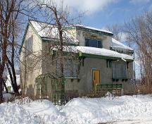 Contextual view, from the southeast, of the Residence section of the Elma Pool Hall and Residence, Elma, 2007; Historic Resources Branch, Manitoba Culture, Heritage and Tourism, 2007