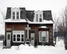 Façade principale - de l'ouest de la maison Pembina Highway, Winnipeg, 2007; Historic Resources Branch, Manitoba Culture, Heritage and Tourism, 2007