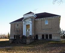 Façades principales - du nord-ouest de l'école Roseisle, Roseisle, 2006; Historic Resources Branch, Manitoba Culture, Heritage, Tourism and Sport, 2006