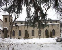 Façade principale - du sud de l'église anglicane St. Michael and All Angels, Winnipeg, 2007; Historic Resources Branch, Manitoba Culture, Heritage and Tourism, 2007