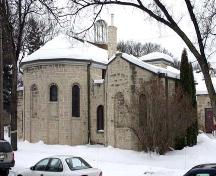 Façade nord-est de l'église anglicane St. Michael and All Angels, Winnipeg, 2007; Historic Resources Branch, Manitoba Culture, Heritage and Tourism, 2007