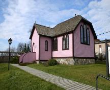 Façades principales - du sud-est de l'église anglicane St. Luke's, Souris, 2006; Historic Resources Branch, Manitoba Culture, Heritage, Tourism and Sport, 2006