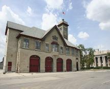 Vue d'ensemble - du sud-est de la caserne de pompiers no 3, Winnipeg, 2006; Historic Resources Branch, Manitoba Culture, Heritage, Tourism and Sport, 2006