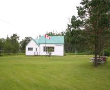 Contextual View, from the east, of the Spurgrave School, Carrick, 2004; Historic Resources Branch, Manitoba Culture, Heritage, Tourism and Sport, 2004