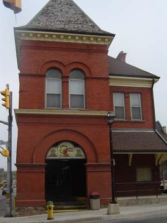 Façade of the Cambridge Farmer's Market, 2007