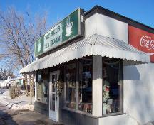 Main elevation of the Zink's Grocery Store, Brandon, 2005.; Historic Resources Branch, Manitoba Culture, Heritage, Tourism and Sport, 2005